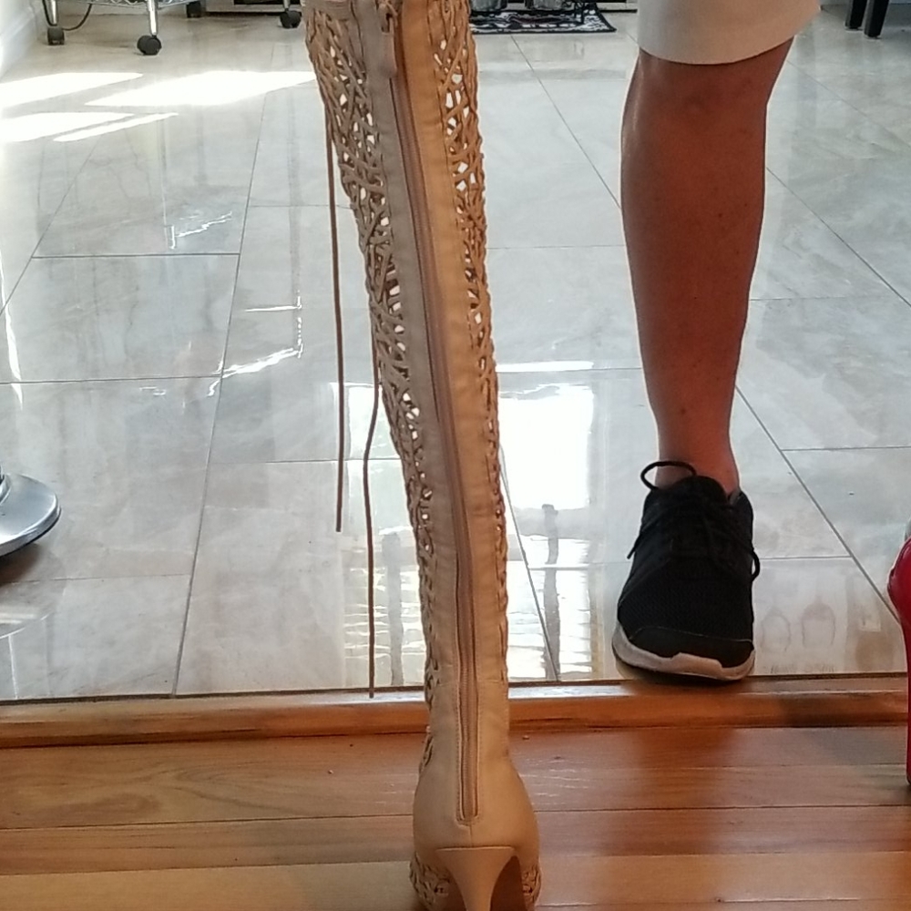 Heels - Picture 2 of 3
